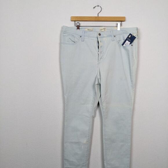 Universal Thread Light Wash Denim High Rise Skinny Jeans - Picture 3 of 9